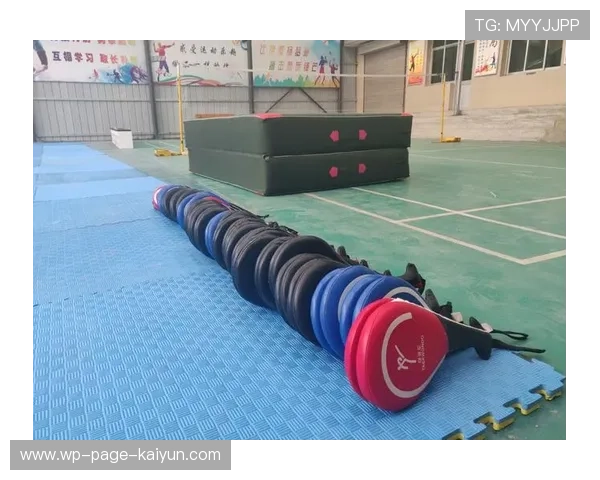 足球俱乐部在青训中加强学业跟踪与升学辅导保障未成年权益，青少年足球俱乐部运营方案